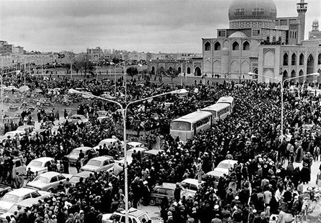 عبور از دروازه تاریخ با تظاهرات خونین مشهد علیه پهلوی